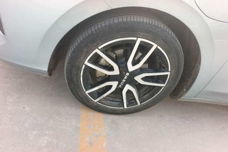 Used Roewe D6 2025 450km Deluxe Edition Left Front Wheel Hub