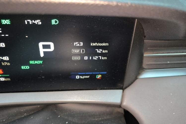 Used Roewe D6 2025 450 km Premium Edition Odometer Close Up