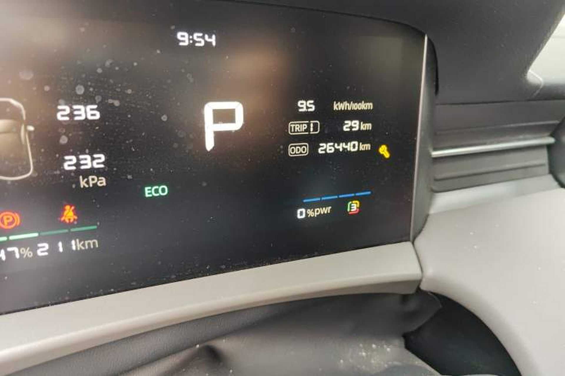 Used Roewe D6 2025 450 km Premium Edition Odometer Close Up