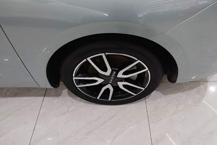 Used Roewe D6 2025 520km Smart Enjoyment Version Right Front Wheel Hub