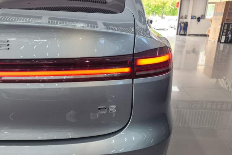 Used Roewe D6 2025 450 km Premium Edition Right Rear Taillight