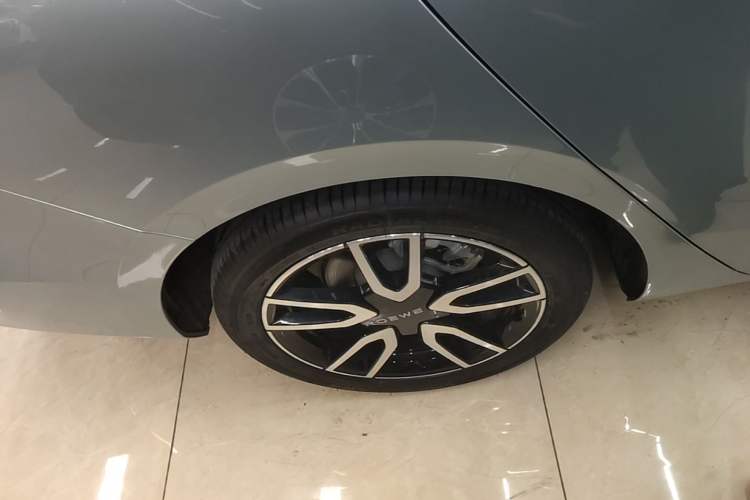 Used Roewe D6 2025 450km Deluxe Edition Right Rear Wheel Hub