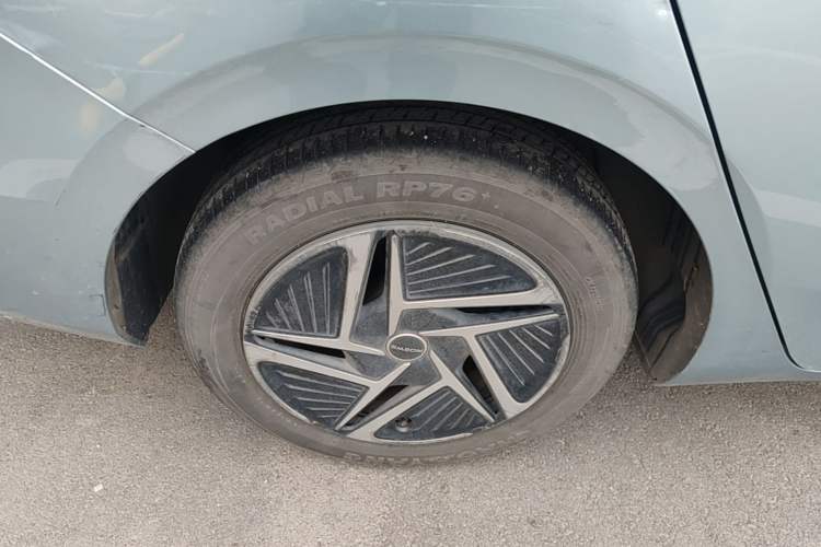 Used Roewe D6 2025 450 km Premium Edition Right Rear Wheel Hub