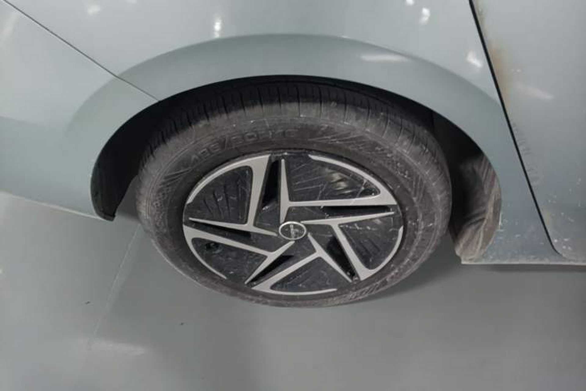 Used Roewe D6 2025 450 km Premium Edition Right Rear Wheel Hub
