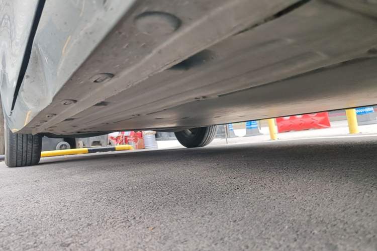 Used Roewe D6 2025 450 km Premium Edition Right Side Sill