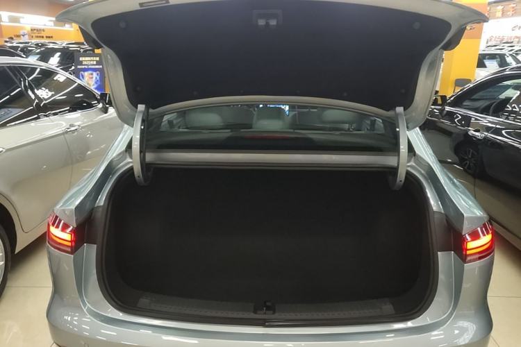 Used Roewe D6 2025 450km Deluxe Edition Trunk