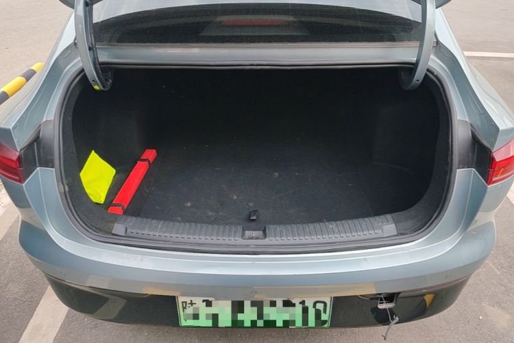 Used Roewe D6 2025 450 km Premium Edition Trunk