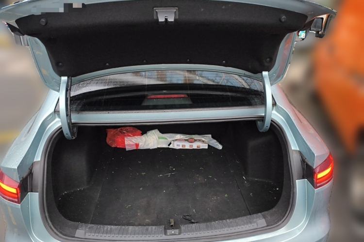 Used Roewe D6 2025 450 km Premium Edition Trunk