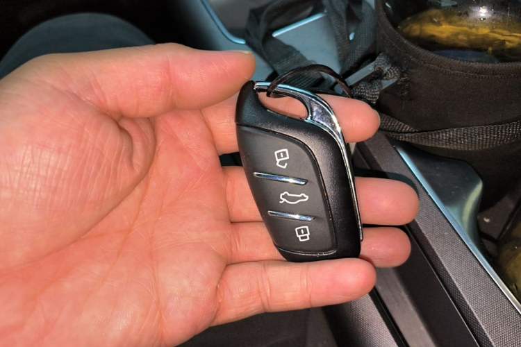 Used Roewe D6 2025 450 km Premium Edition Vehicle Key