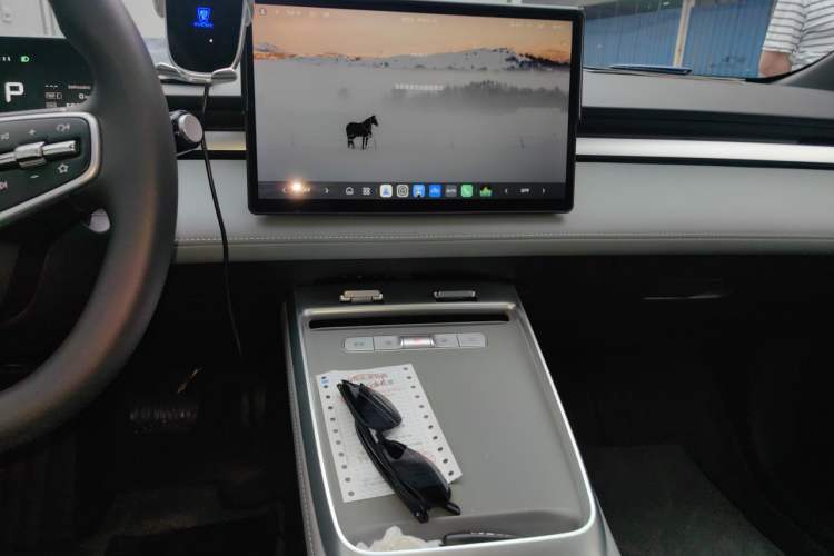 Used Roewe D6 2025 450km Deluxe Edition Audio And AC Panel