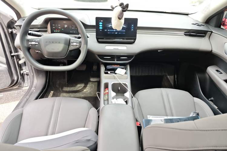 Used Roewe D6 2025 450 km Premium Edition Center Console