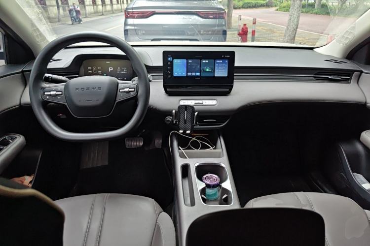 Used Roewe D6 2025 450 km Premium Edition Center Console