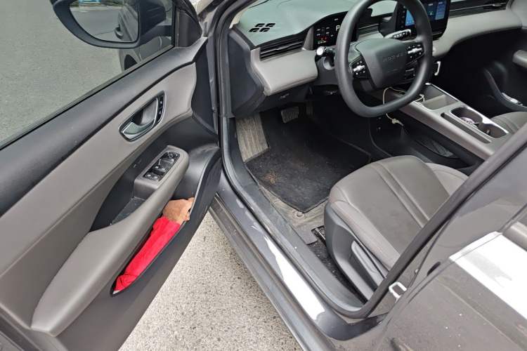 Used Roewe D6 2025 450 km Premium Edition Driver Seat