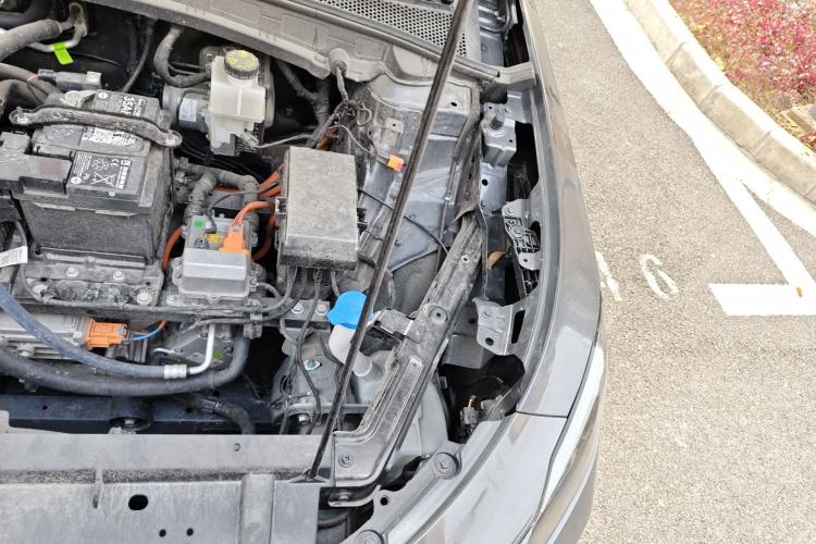 Used Roewe D6 2025 450 km Premium Edition Engine Bay Left