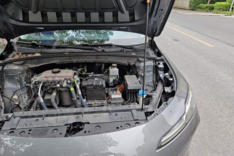 Used Roewe D6 2025 450 km Premium Edition Engine Bay Left