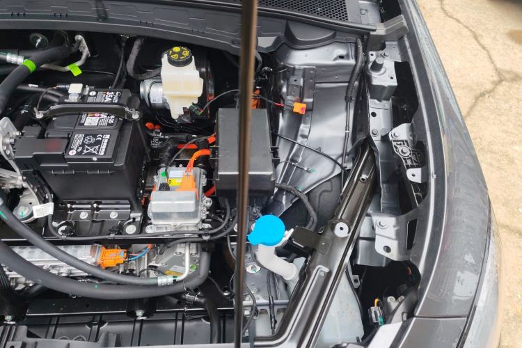 Used Roewe D6 2025 450 km Premium Edition Engine Bay Left