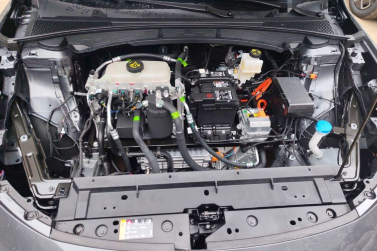 Used Roewe D6 2025 450 km Premium Edition Engine Bay