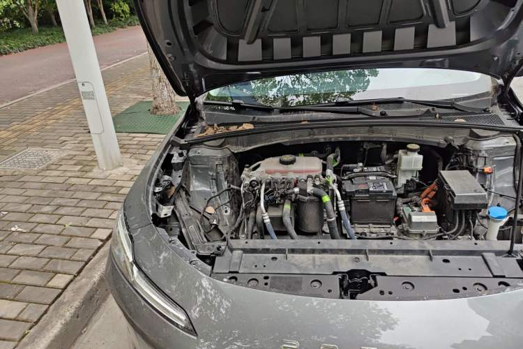 Used Roewe D6 2025 450 km Premium Edition Engine Bay Right