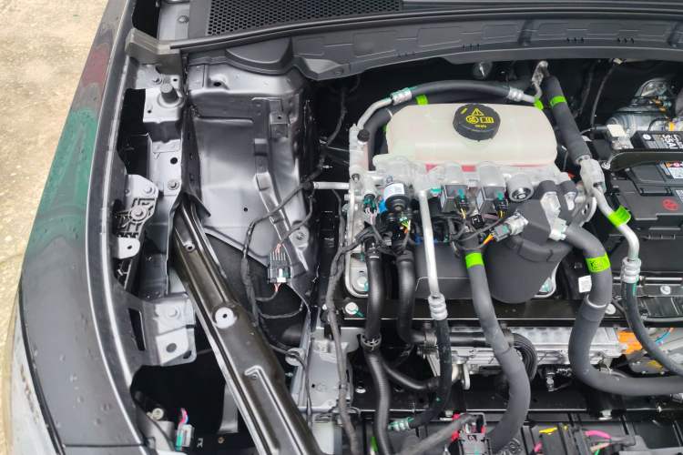 Used Roewe D6 2025 450 km Premium Edition Engine Bay Right