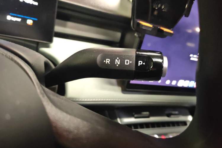 Used Roewe D6 2025 520km Luxury Edition Gear Lever