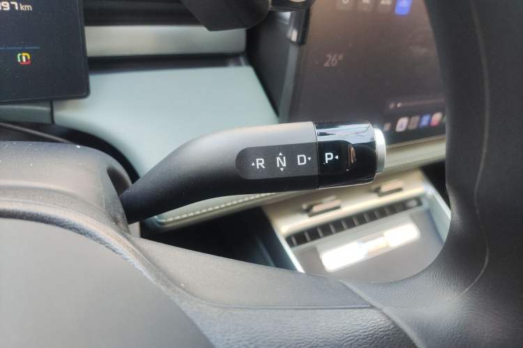 Used Roewe D6 2025 450km Deluxe Edition Gear Lever