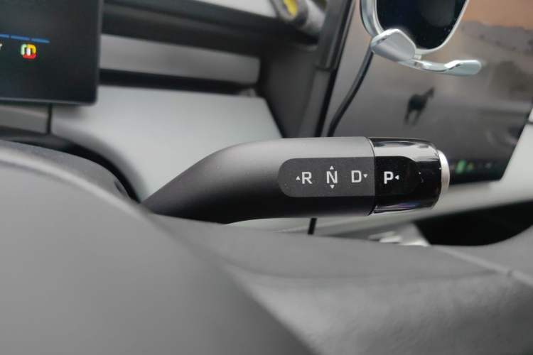 Used Roewe D6 2025 450km Deluxe Edition Gear Lever