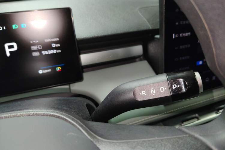 Used Roewe D6 2025 520km Luxury Edition Gear Lever