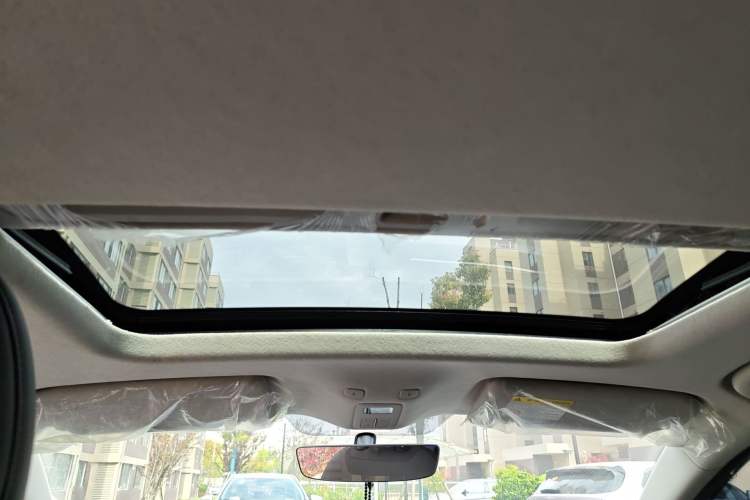 Used Roewe D6 2025 450 km Premium Edition Headliner