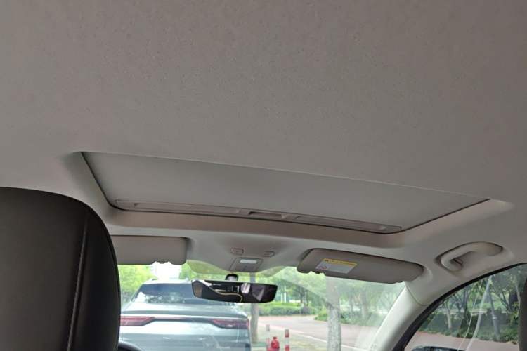 Used Roewe D6 2025 450 km Premium Edition Headliner