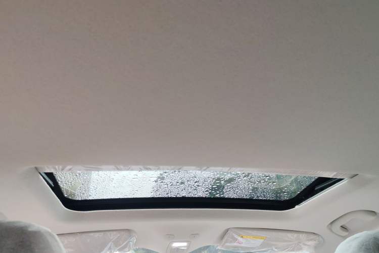 Used Roewe D6 2025 450 km Premium Edition Headliner