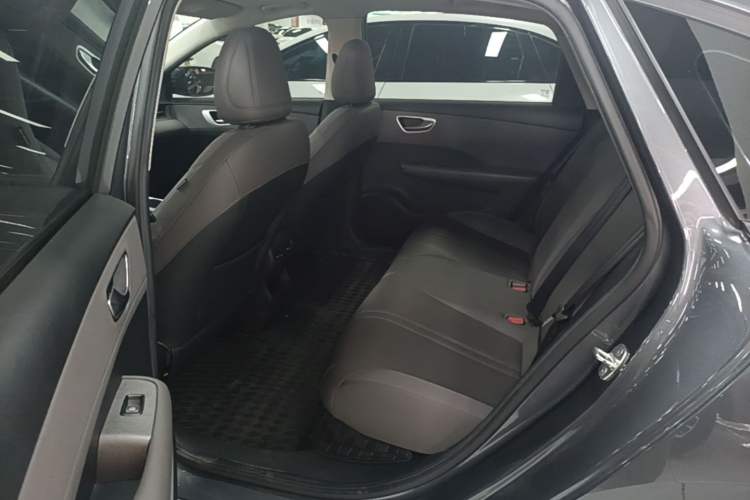 Used Roewe D6 2025 450 km Premium Edition Left Rear Seat
