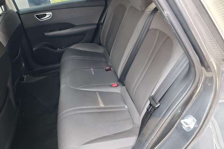 Used Roewe D6 2025 450 km Premium Edition Left Rear Seat