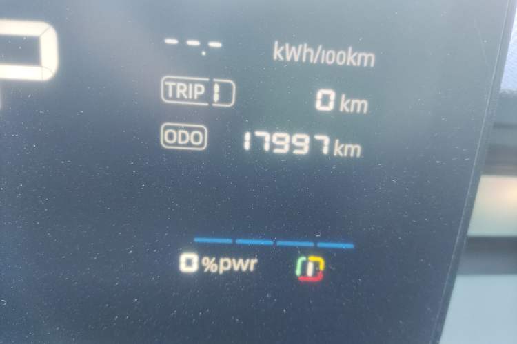 Used Roewe D6 2025 450km Deluxe Edition Odometer Close Up