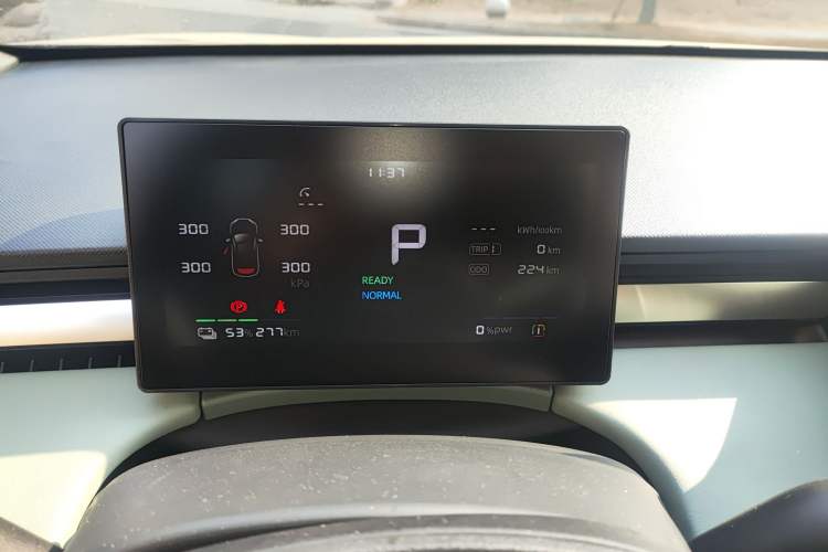 Used Roewe D6 2025 520km Comfort Edition Odometer Close Up