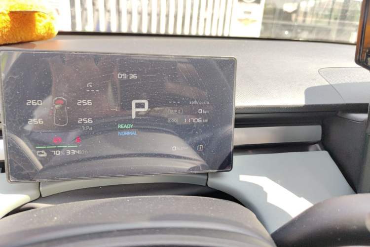 Used Roewe D6 2025 520km Luxury Edition Odometer Close Up