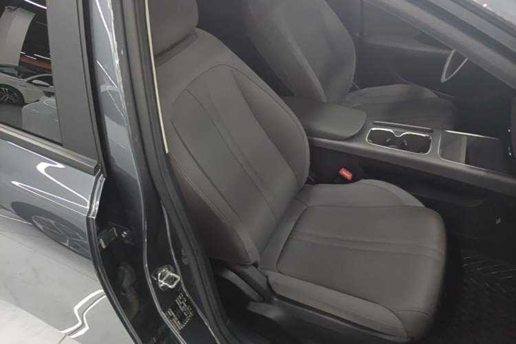 Used Roewe D6 2025 450 km Premium Edition Right Front Seat