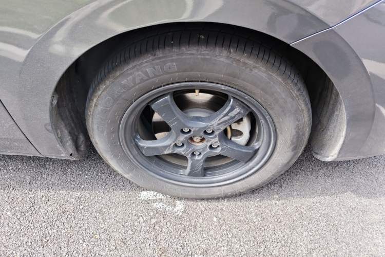 Used Roewe D6 2025 450 km Premium Edition Right Front Wheel Hub