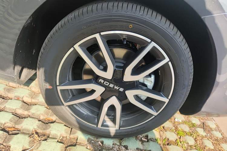 Used Roewe D6 2025 520km Comfort Edition Right Front Wheel Hub