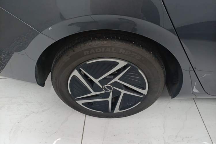Used Roewe D6 2025 450 km Premium Edition Right Rear Wheel Hub