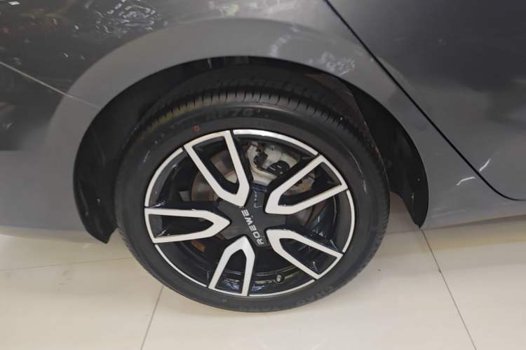 Used Roewe D6 2025 520km Luxury Edition Right Rear Wheel Hub