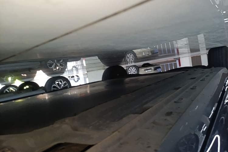Used Roewe D6 2025 450 km Premium Edition Right Side Sill