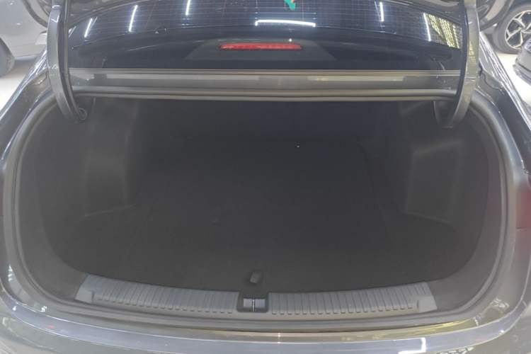 Used Roewe D6 2025 520km Luxury Edition Trunk