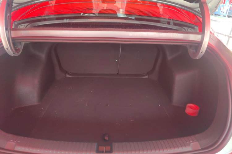 Used Roewe D6 2025 520km Luxury Edition Trunk
