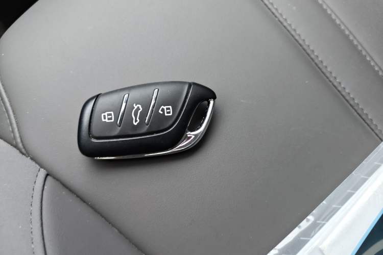 Used Roewe D6 2025 450 km Premium Edition Vehicle Key