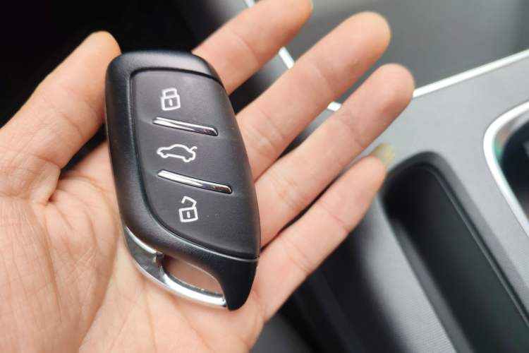 Used Roewe D6 2025 450 km Premium Edition Vehicle Key