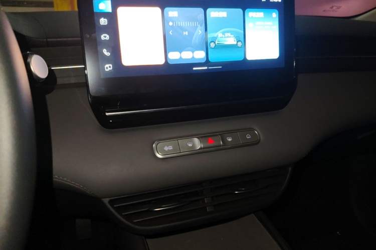 Used Roewe D6 2025 450 km Premium Edition Audio And AC Panel