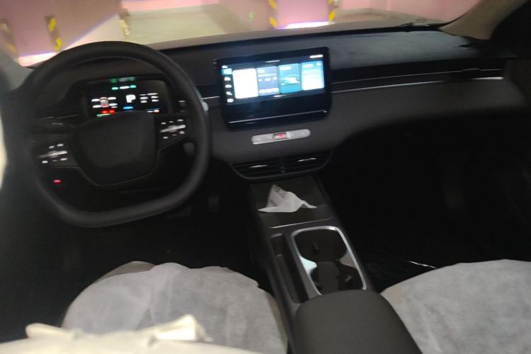 Used Roewe D6 2025 450 km Premium Edition Center Console