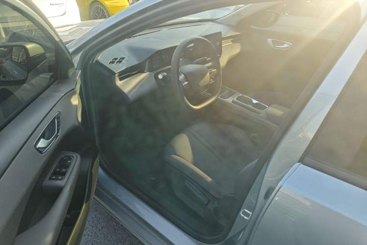 Used Roewe D6 2025 450 km Premium Edition Driver Seat