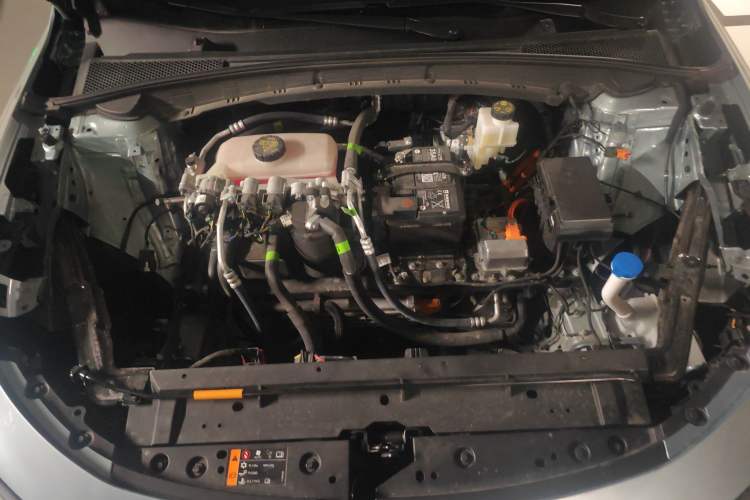 Used Roewe D6 2025 450 km Premium Edition Engine Bay