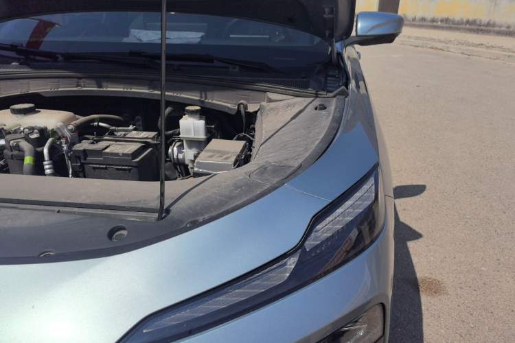Used Roewe D6 2025 520km Smart Enjoyment Version Engine Bay Left